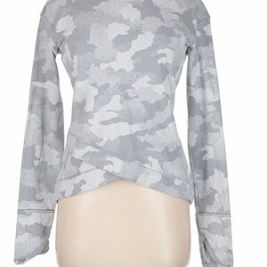 1011. Lululemon close to crossing ls rulu sz 4 nwt